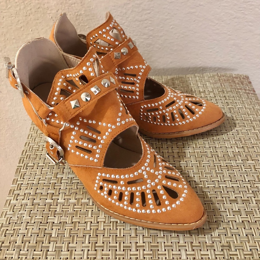 Studded Cutout faux Suede Women’s Ankle Shoes in Caramel